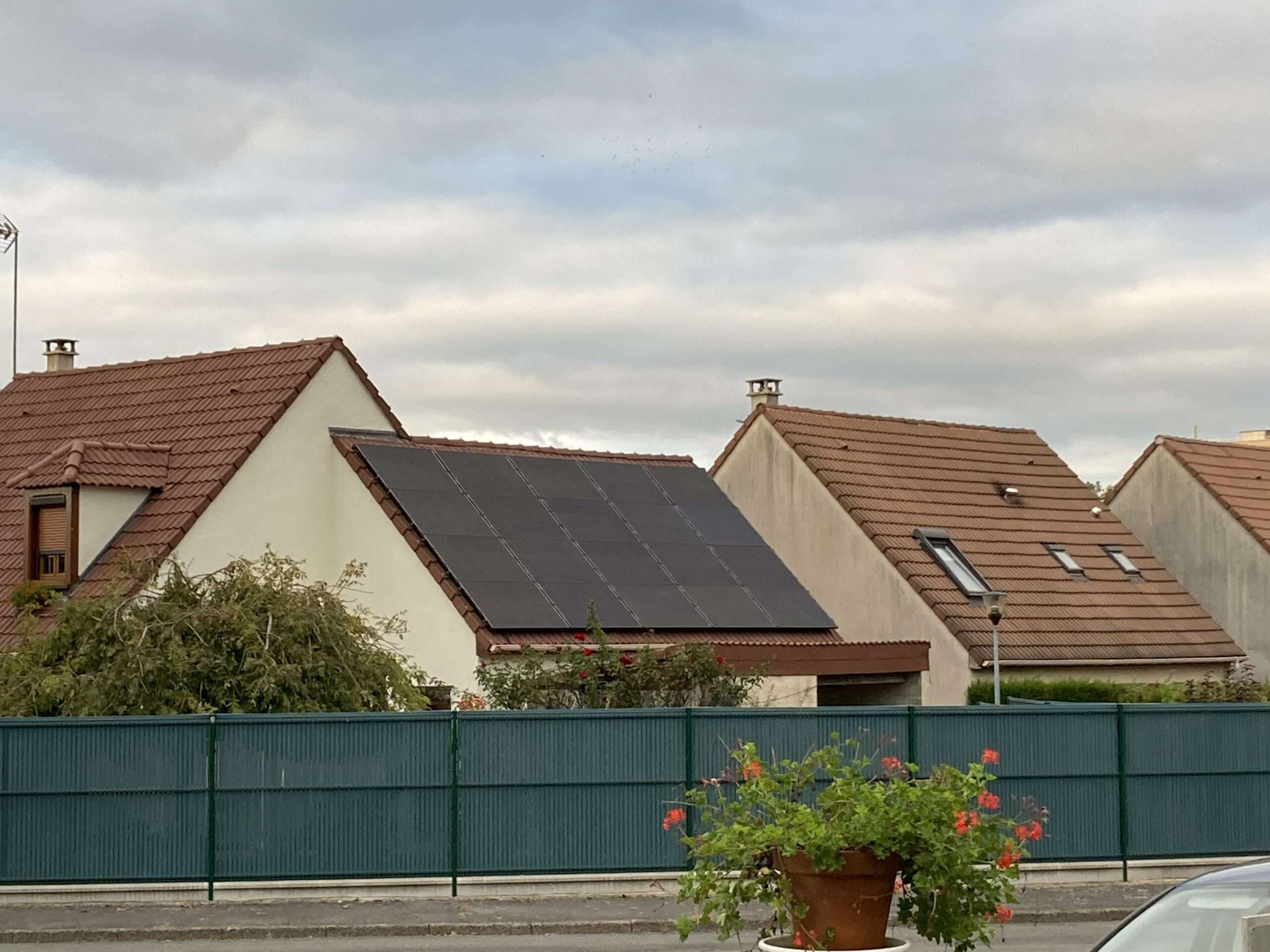 installation panneaux photovoltaïques sur garage hauts de france