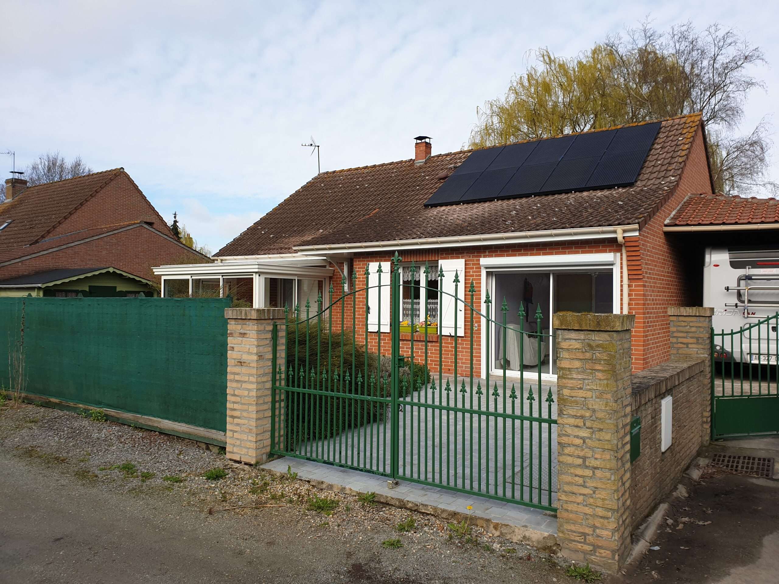 installation de panneaux solaires sur le toit a erquinghem-lys, dans le nord