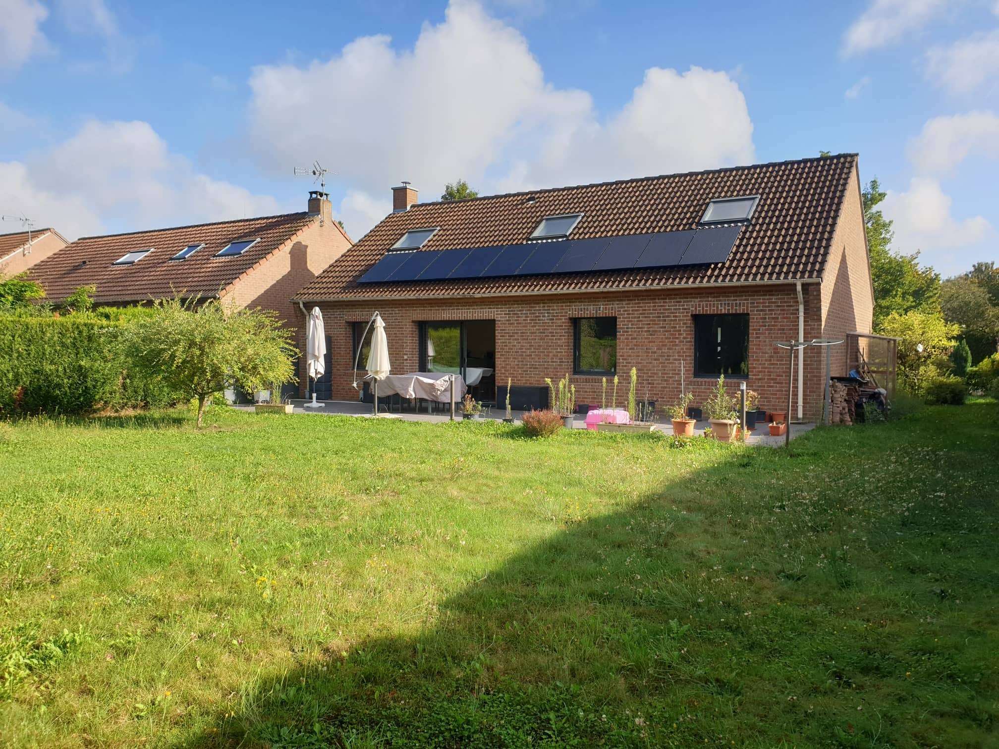 Maison avec installation de panneaux photovoltaïques orchies nord