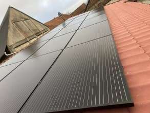 toiture avec panneaux photovoltaïques