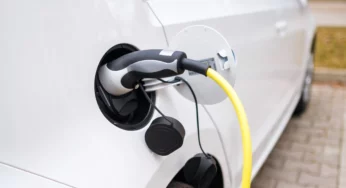 Pouvons-nous recharger une voiture électrique avec des panneaux solaires ?